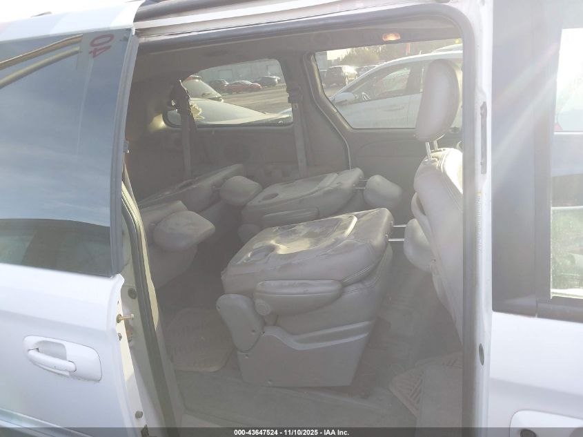 2002 Chrysler Town & Country Lxi VIN: 2C8GP54L02R698130 Lot: 43647524