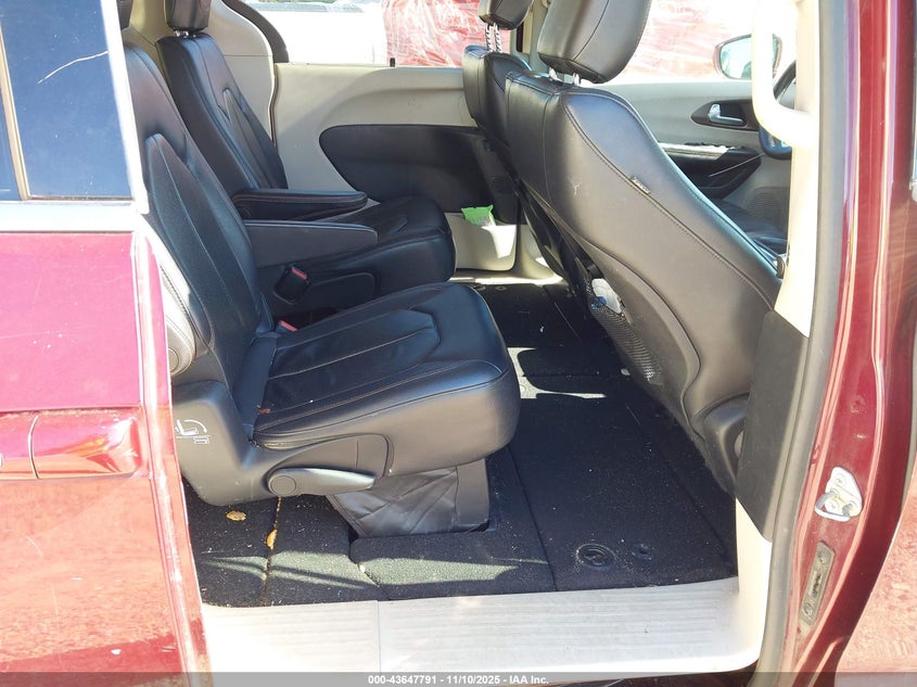 2018 Chrysler Pacifica Touring L VIN: 2C4RC1BG3JR120073 Lot: 43647791