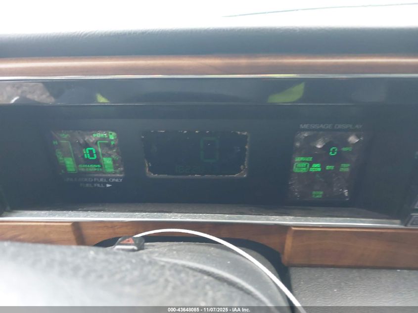 1993 Lincoln Continental Executive VIN: 1LNLM9741PY720224 Lot: 43648085