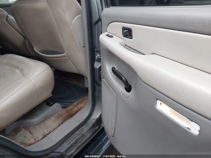 1GNEC13Z52J301882 2002 CHEVROLET TAHOE photo no. 8