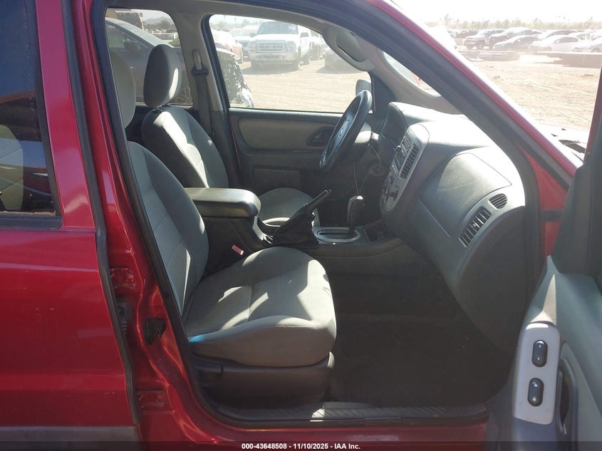 1FMYU93116KD24678 2006 FORD ESCAPE photo no. 5