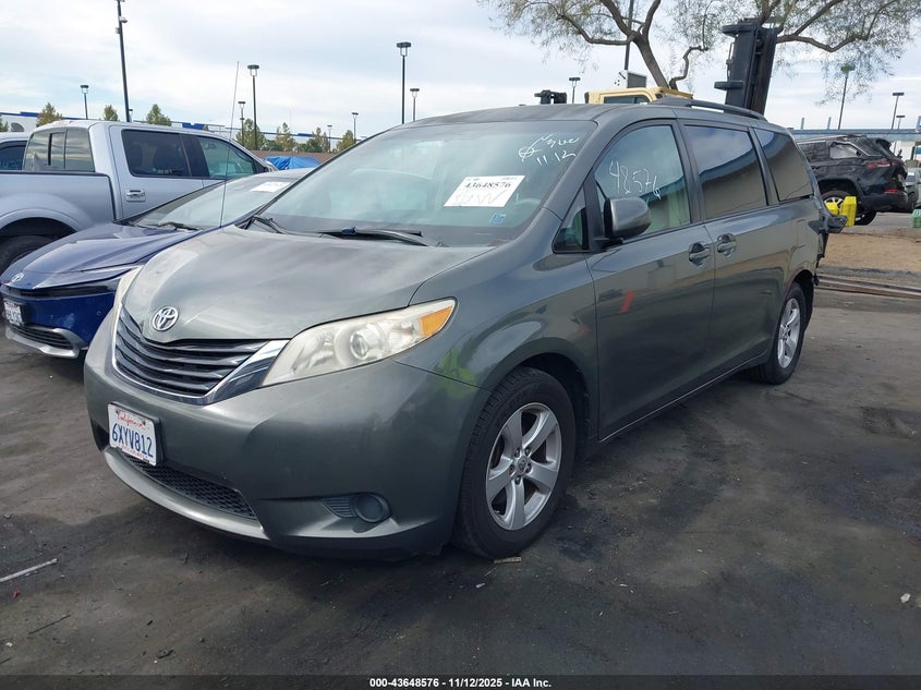 5TDKK3DCXDS285852 2013 TOYOTA SIENNA photo no. 2