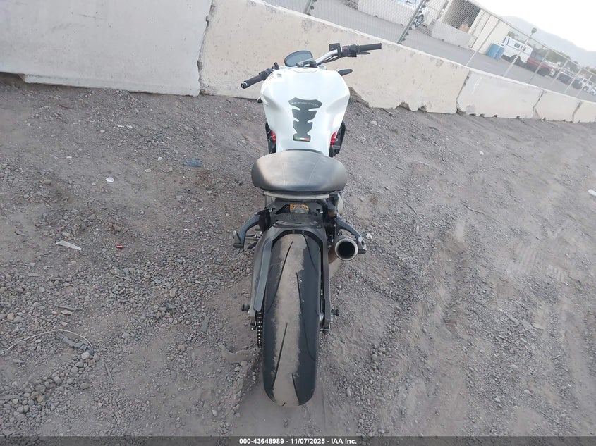 2015 Ducati Monster 821 VIN: ZDM1RBTS2FB013417 Lot: 43648989