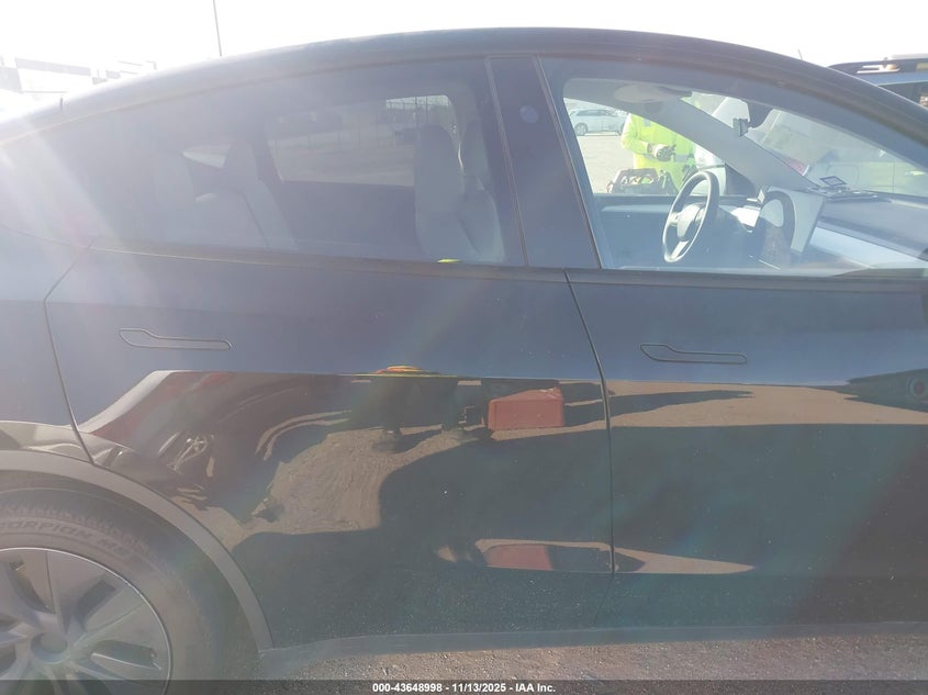 2024 Tesla Model Y Long Range Dual Motor All-Wheel Drive VIN: 7SAYGDEE1RA294842 Lot: 43648998