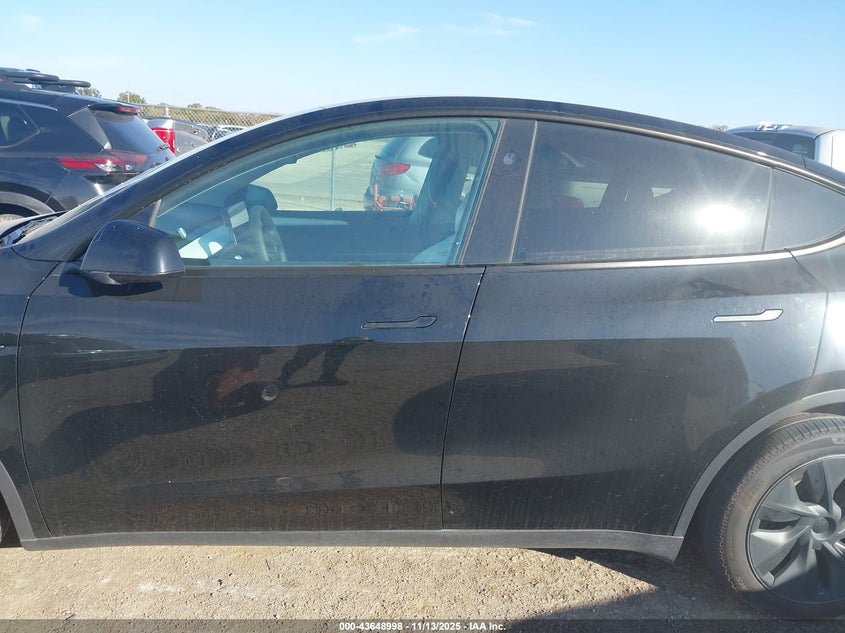 2024 Tesla Model Y Long Range Dual Motor All-Wheel Drive VIN: 7SAYGDEE1RA294842 Lot: 43648998
