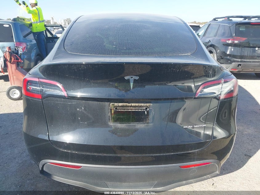 2024 Tesla Model Y Long Range Dual Motor All-Wheel Drive VIN: 7SAYGDEE1RA294842 Lot: 43648998
