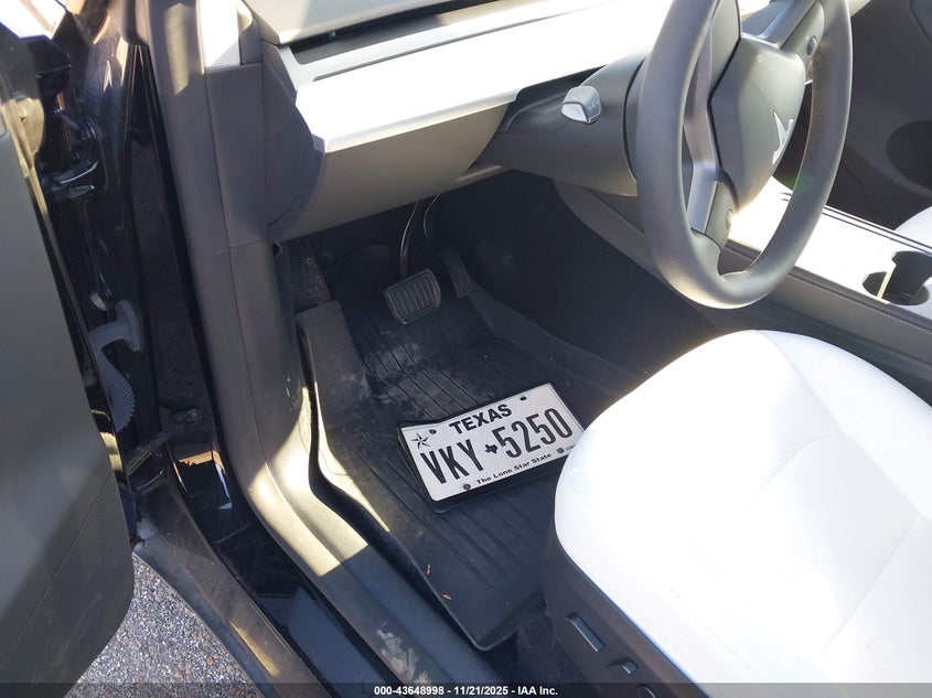 2024 Tesla Model Y Long Range Dual Motor All-Wheel Drive VIN: 7SAYGDEE1RA294842 Lot: 43648998