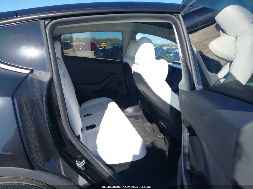 2024 Tesla Model Y Long Range Dual Motor All-Wheel Drive VIN: 7SAYGDEE1RA294842 Lot: 43648998
