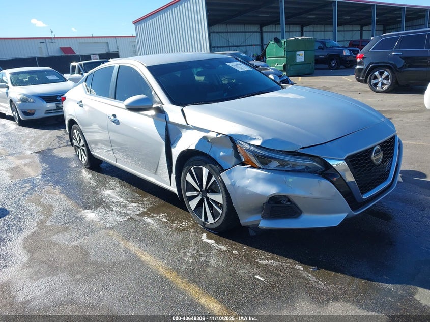 NISSAN ALTIMA SV FWD