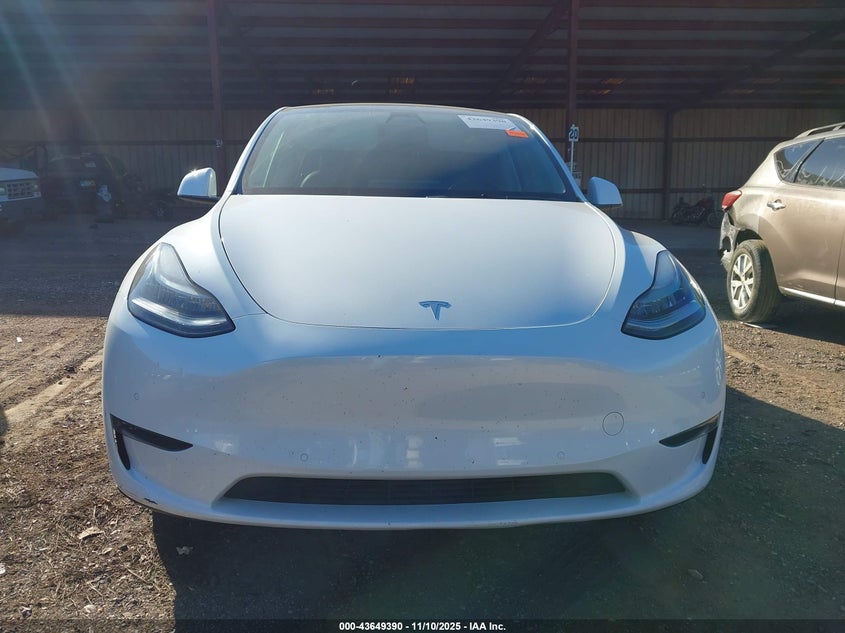 2021 Tesla Model Y Long Range Dual Motor All-Wheel Drive VIN: 5YJYGDEE6MF090241 Lot: 43649390