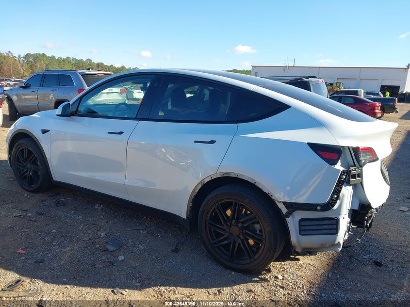 2021 Tesla Model Y Long Range Dual Motor All-Wheel Drive VIN: 5YJYGDEE6MF090241 Lot: 43649390