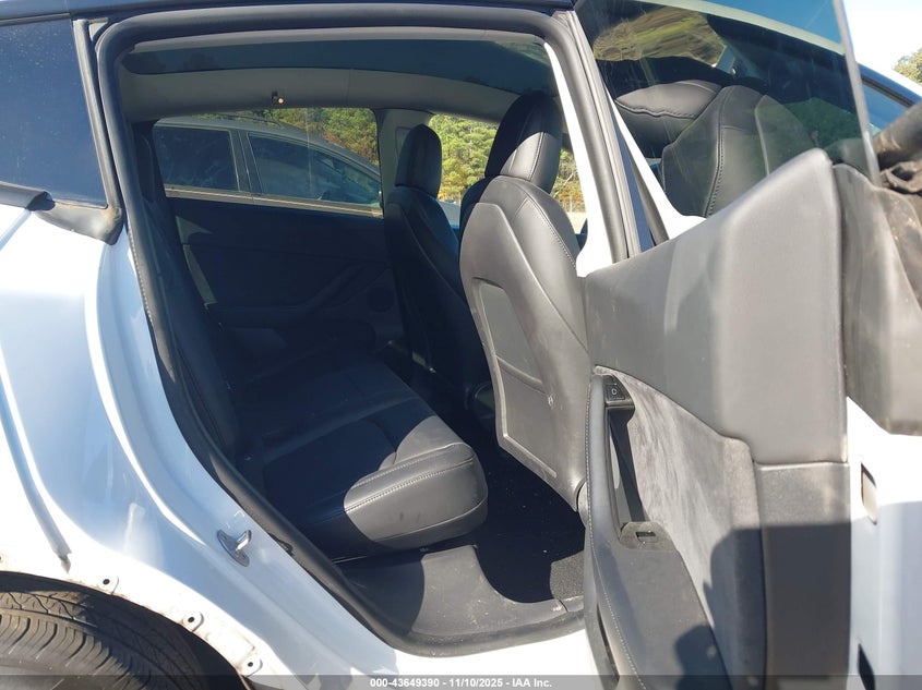 2021 Tesla Model Y Long Range Dual Motor All-Wheel Drive VIN: 5YJYGDEE6MF090241 Lot: 43649390