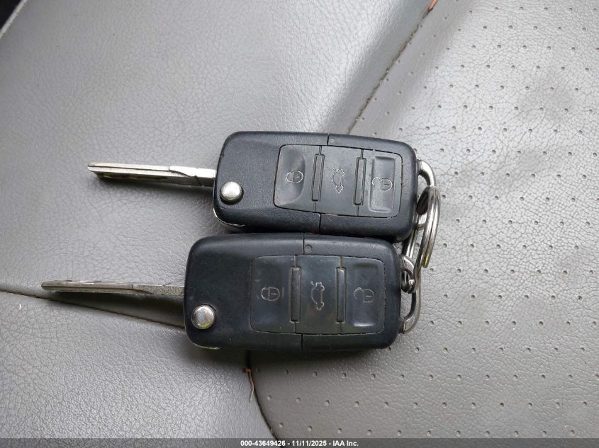 2007 Volkswagen New Beetle 2.5 VIN: 3VWRF31Y77M400881 Lot: 43649426