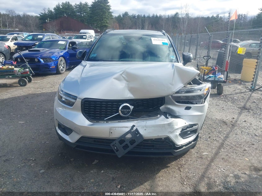 2019 Volvo Xc40 T5 R-Design VIN: YV4162UM7K2072202 Lot: 43649461
