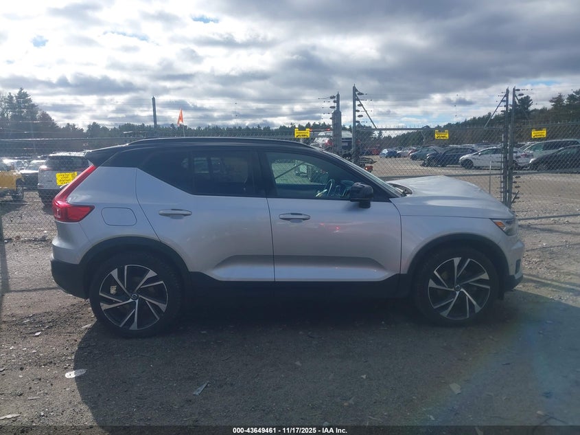 2019 Volvo Xc40 T5 R-Design VIN: YV4162UM7K2072202 Lot: 43649461