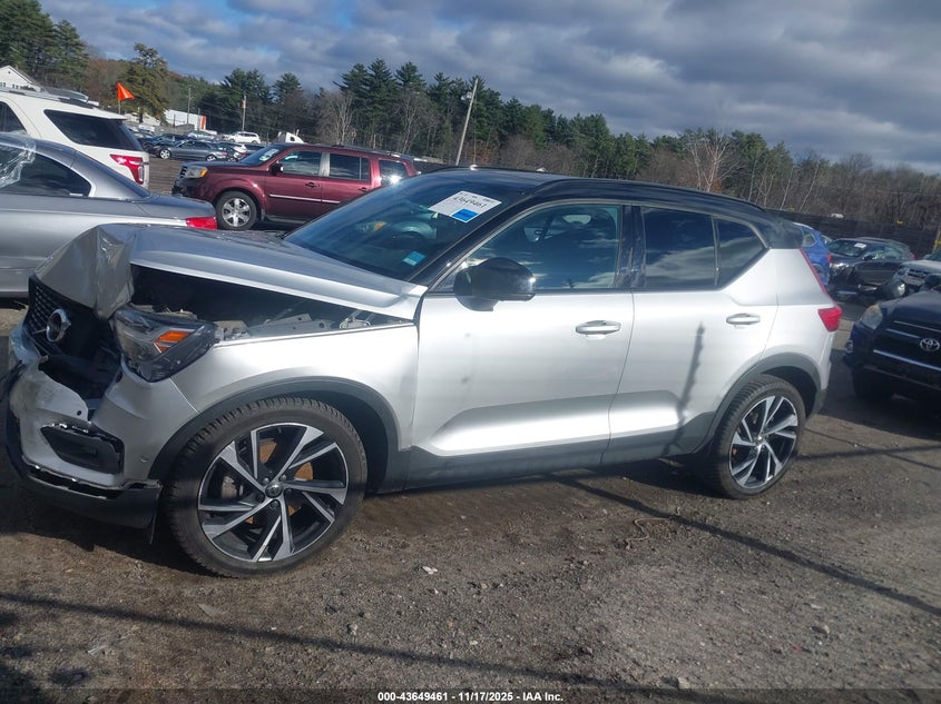 2019 Volvo Xc40 T5 R-Design VIN: YV4162UM7K2072202 Lot: 43649461