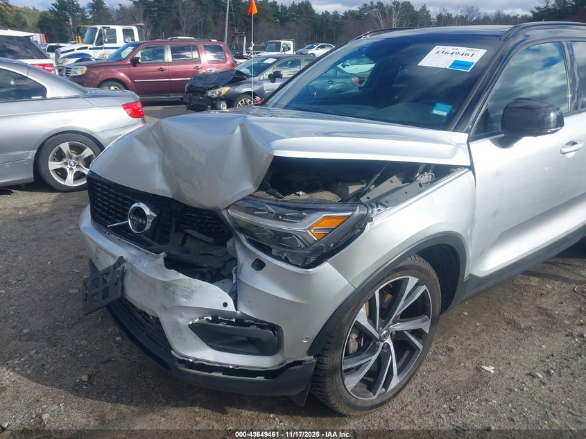 2019 Volvo Xc40 T5 R-Design VIN: YV4162UM7K2072202 Lot: 43649461