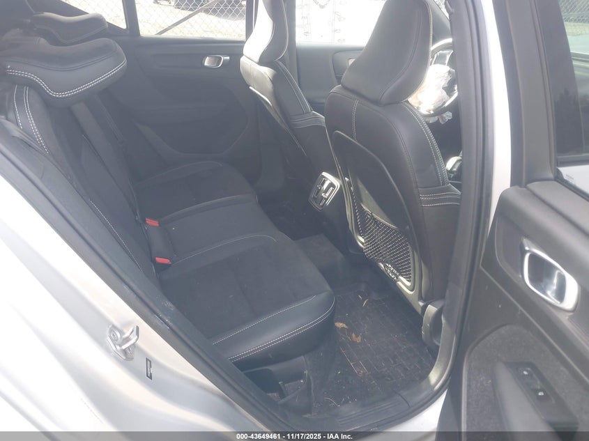 2019 Volvo Xc40 T5 R-Design VIN: YV4162UM7K2072202 Lot: 43649461