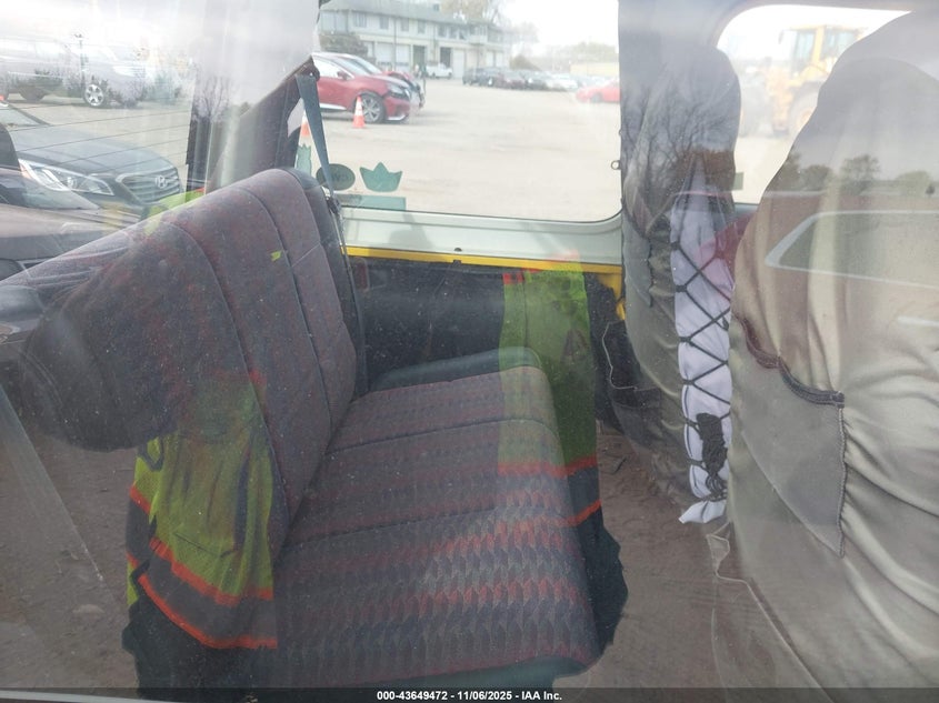 2000 Jeep Wrangler Sport VIN: 1J4FA49S2YP735627 Lot: 43649472