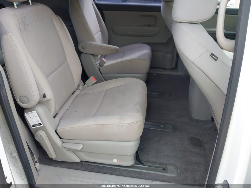 2016 Kia Sedona L VIN: KNDMA5C17G6180682 Lot: 43649575