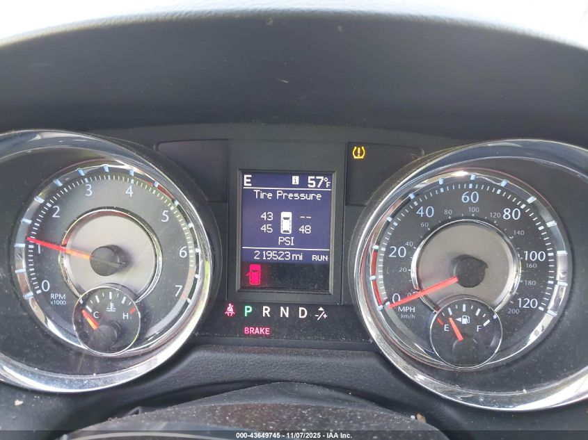 2011 Chrysler Town & Country Touring-L VIN: 2A4RR8DG5BR607811 Lot: 43649745