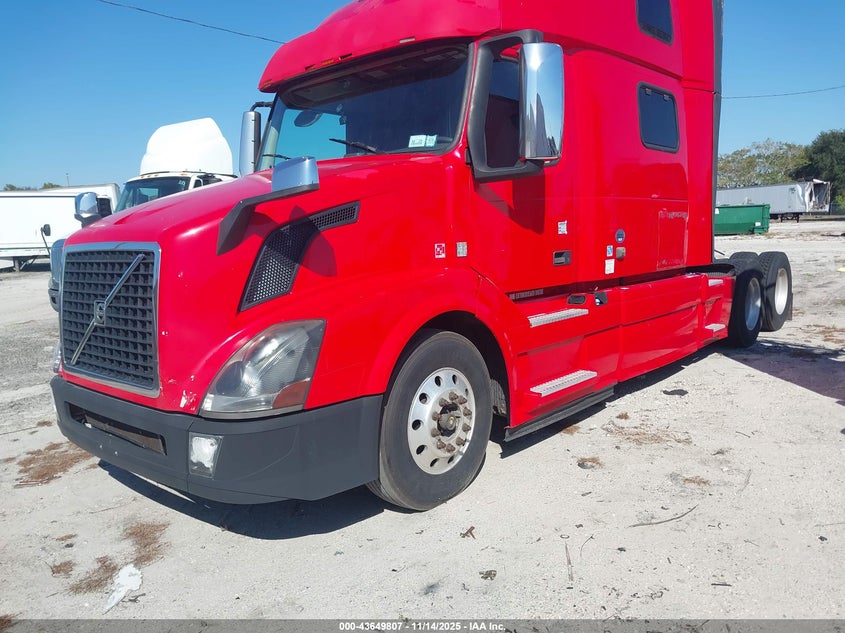 2016 VOLVO VN auction photo 2