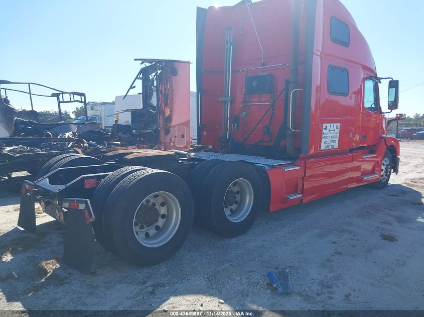 2016 VOLVO VN auction photo 4