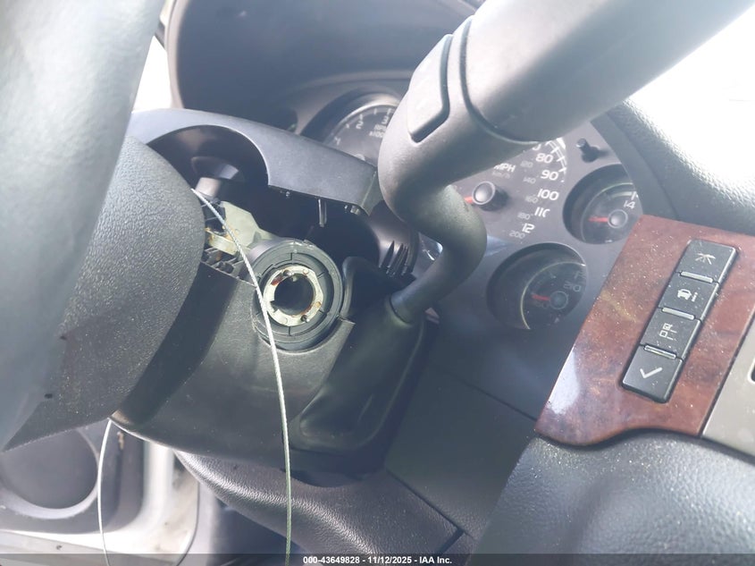 2014 Chevrolet Suburban 1500 Lt VIN: 1GNSCJE04ER246199 Lot: 43649828