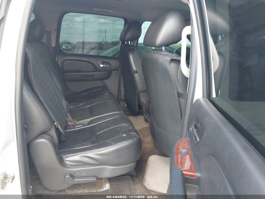 2014 Chevrolet Suburban 1500 Lt VIN: 1GNSCJE04ER246199 Lot: 43649828