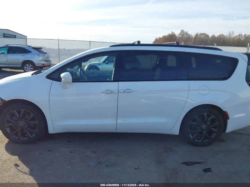 2019 Chrysler Pacifica Touring Plus VIN: 2C4RC1FG8KR532386 Lot: 43649906