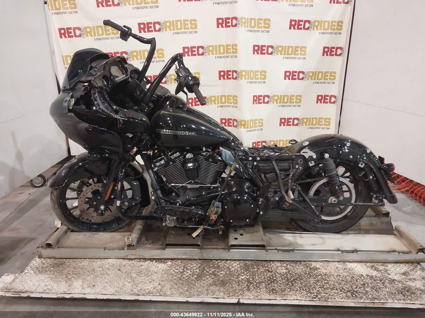 2018 Harley-Davidson Fltrxs Road Glide Special VIN: 1HD1KTC12JB685031 Lot: 43649922