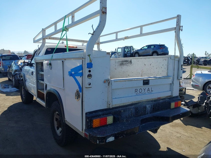 1GBHC34U26E197844 2006 CHEVROLET  photo no. 3