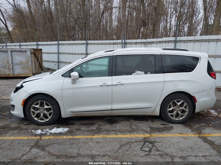 2017 Chrysler Pacifica Touring-L VIN: 2C4RC1BG0HR794921 Lot: 43650245