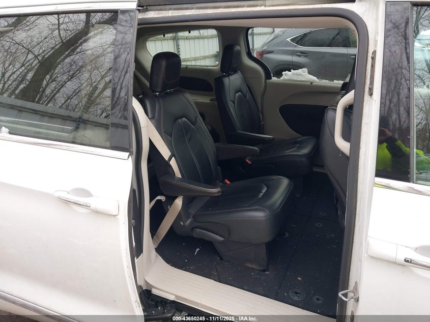 2017 Chrysler Pacifica Touring-L VIN: 2C4RC1BG0HR794921 Lot: 43650245