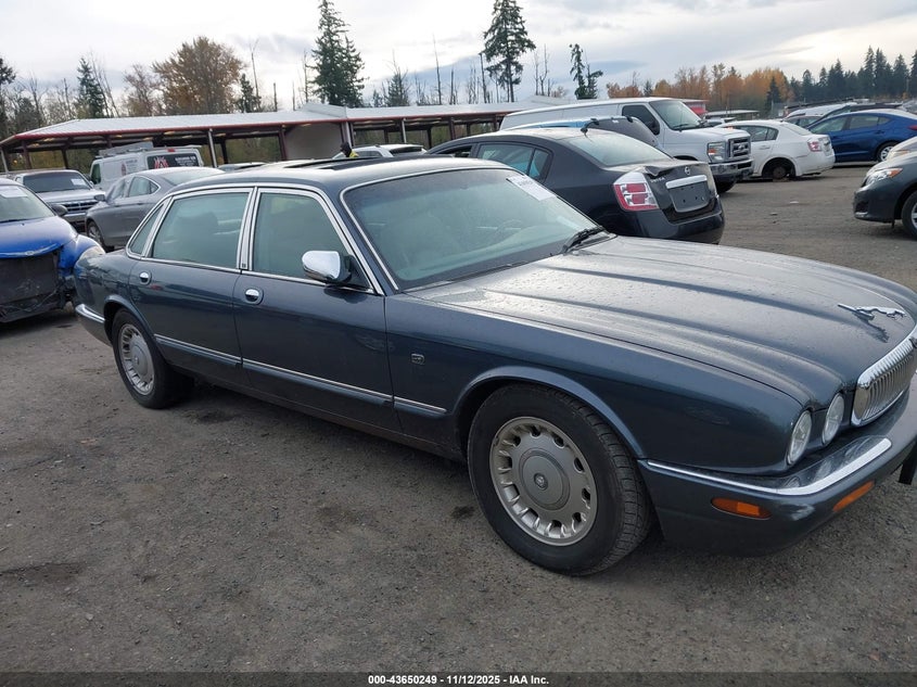 2000 Jaguar Xj8 Vanden Plas VIN: SAJDA24C5YLF17226 Lot: 43650249
