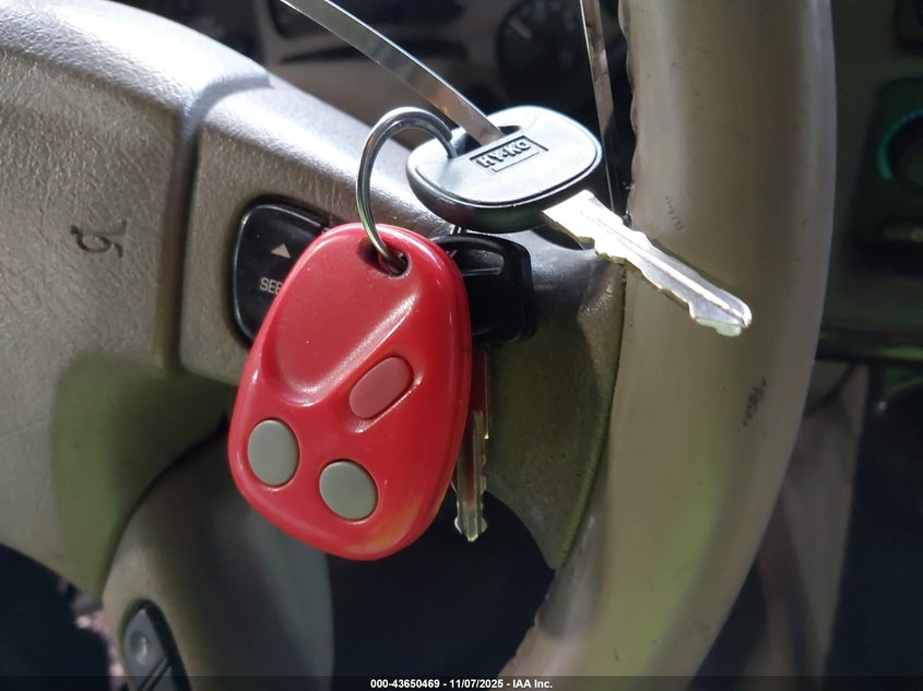 2005 GMC Yukon Xl 1500 Denali VIN: 1GKFK66UX5J255942 Lot: 43650469