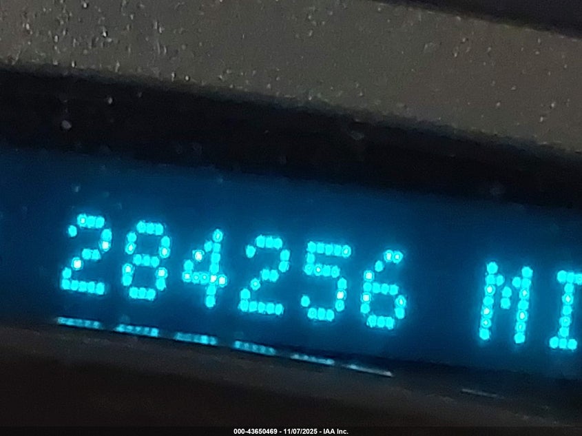 2005 GMC Yukon Xl 1500 Denali VIN: 1GKFK66UX5J255942 Lot: 43650469