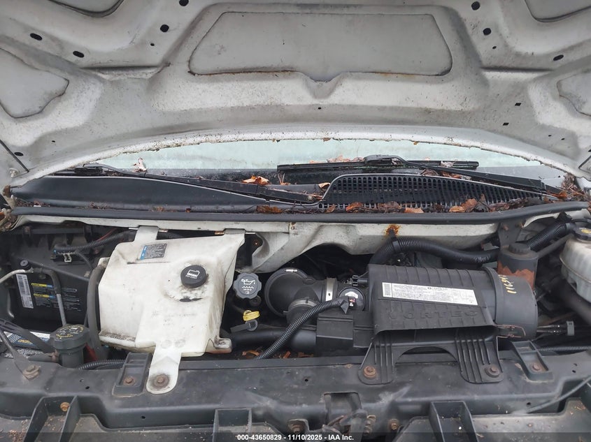 2006 Chevrolet Express Cutaway Work Van VIN: 1GBHG31U761190226 Lot: 43650829