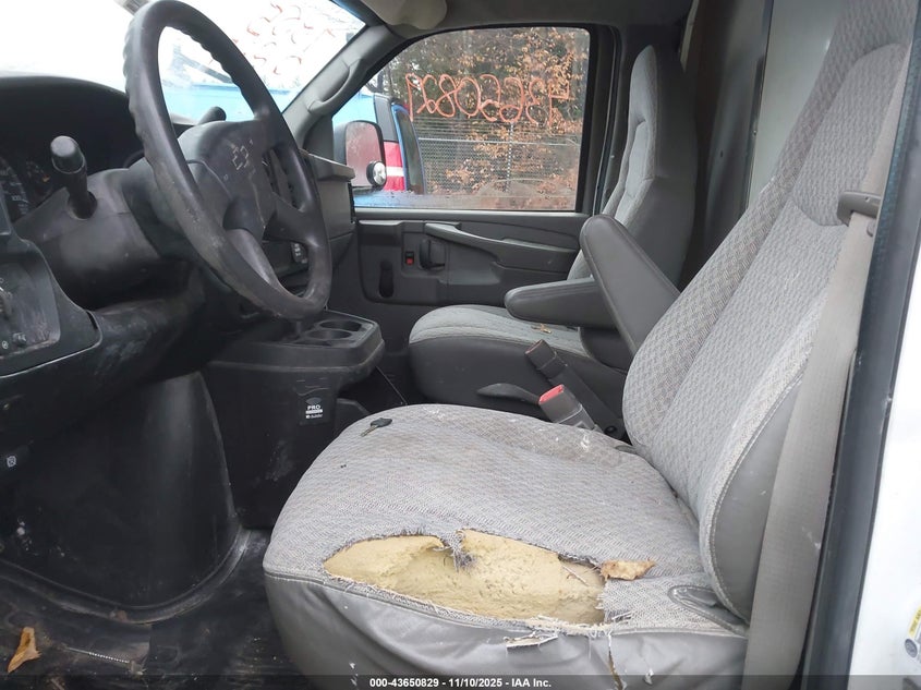 2006 Chevrolet Express Cutaway Work Van VIN: 1GBHG31U761190226 Lot: 43650829