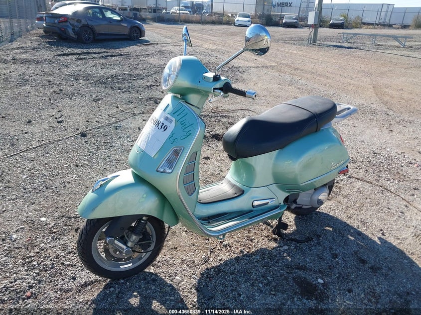 ZAPM319K455002068 2005 VESPA GRANTURISMO photo no. 2