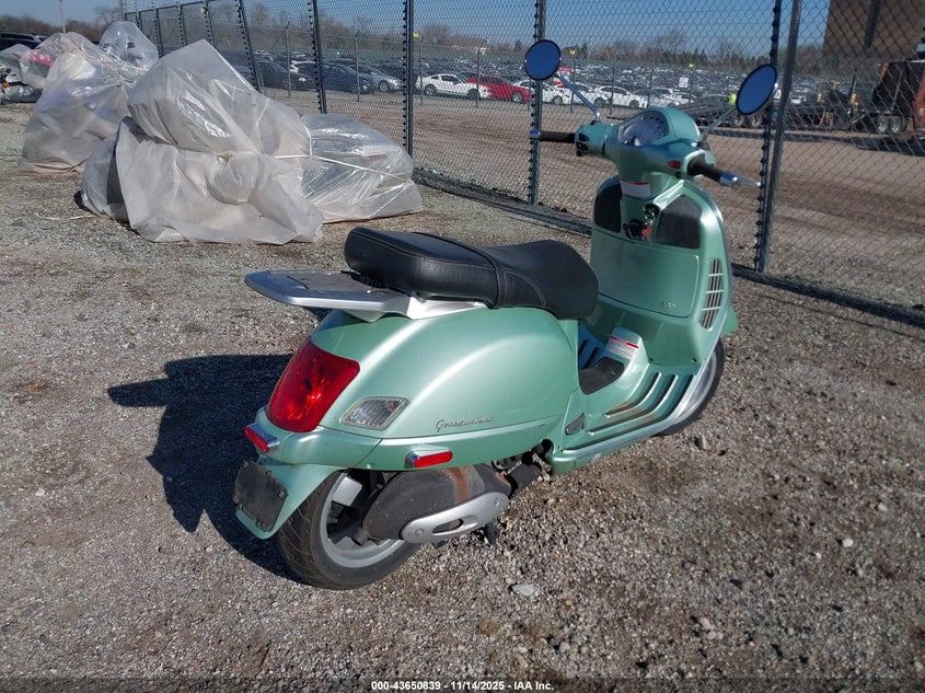 ZAPM319K455002068 2005 VESPA GRANTURISMO photo no. 4
