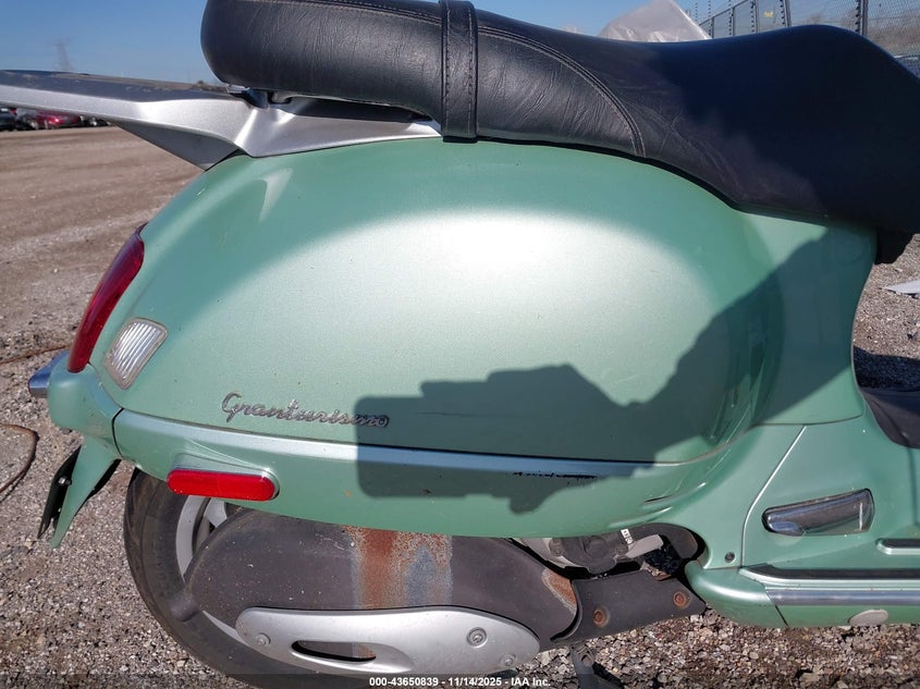 ZAPM319K455002068 2005 VESPA GRANTURISMO photo no. 8