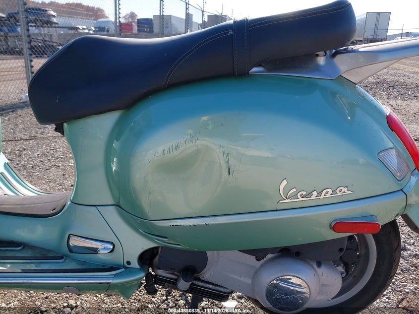 ZAPM319K455002068 2005 VESPA GRANTURISMO photo no. 9