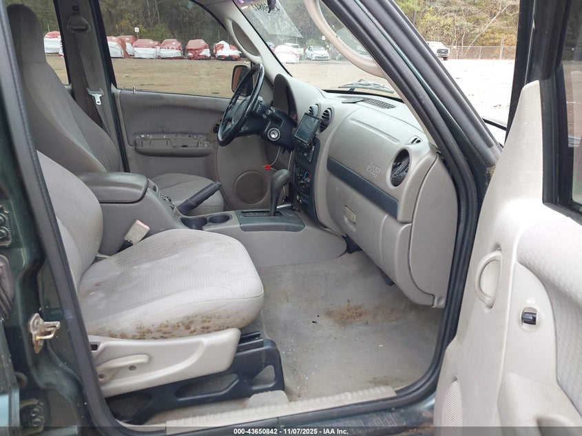 1J8GL48K52W275522 2002 JEEP LIBERTY (NORTH AMERICA) photo no. 5