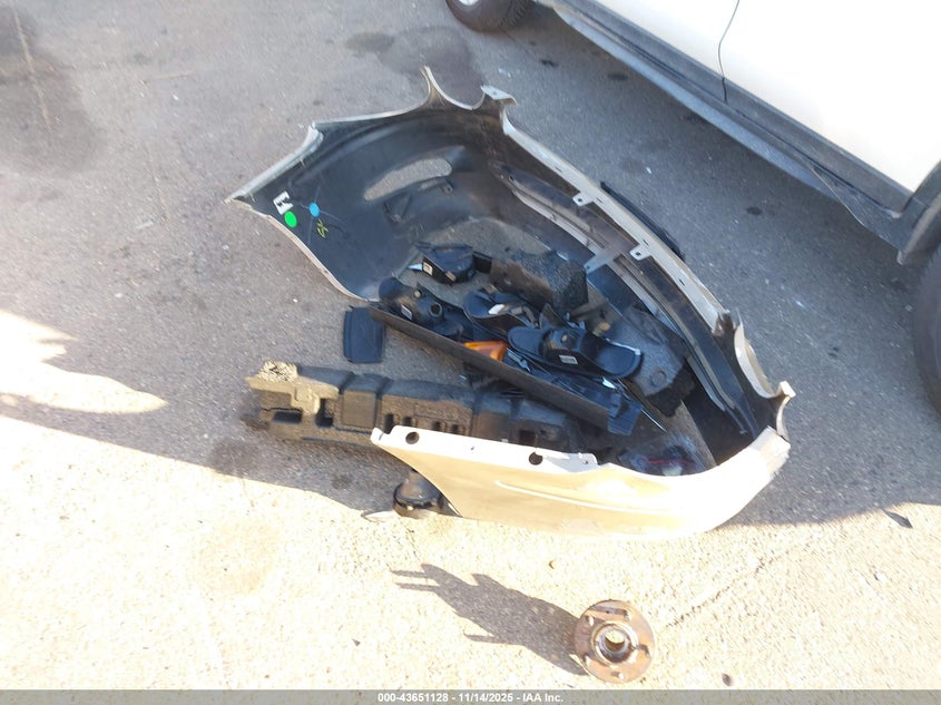 2005 Buick Lacrosse Cxs VIN: 2G4WE567751244233 Lot: 43651128