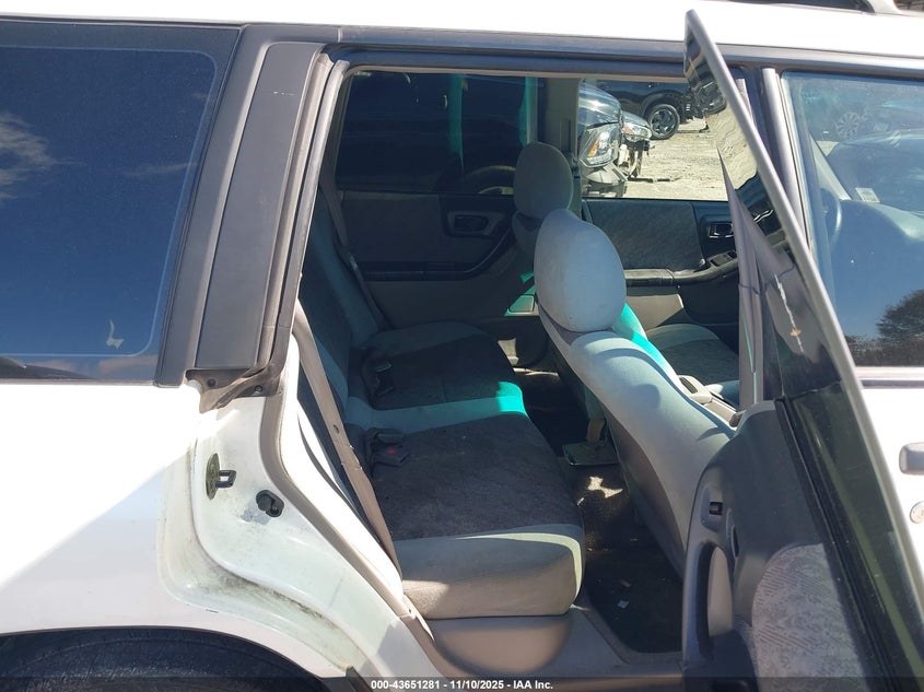 2000 Subaru Forester L VIN: JF1SF6359YH722488 Lot: 43651281