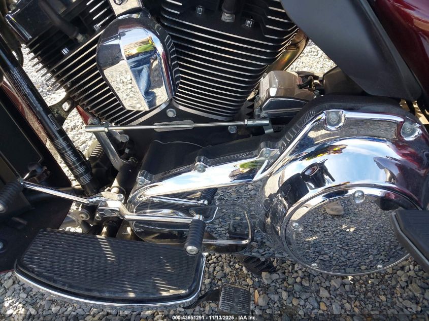 2015 Harley-Davidson Flhtcutg Tri Glide Ultra VIN: 1HD1MAL10FB862875 Lot: 43651291