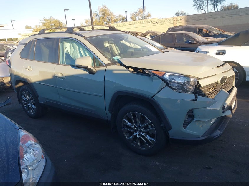 TOYOTA RAV4 XLE PREMIUM