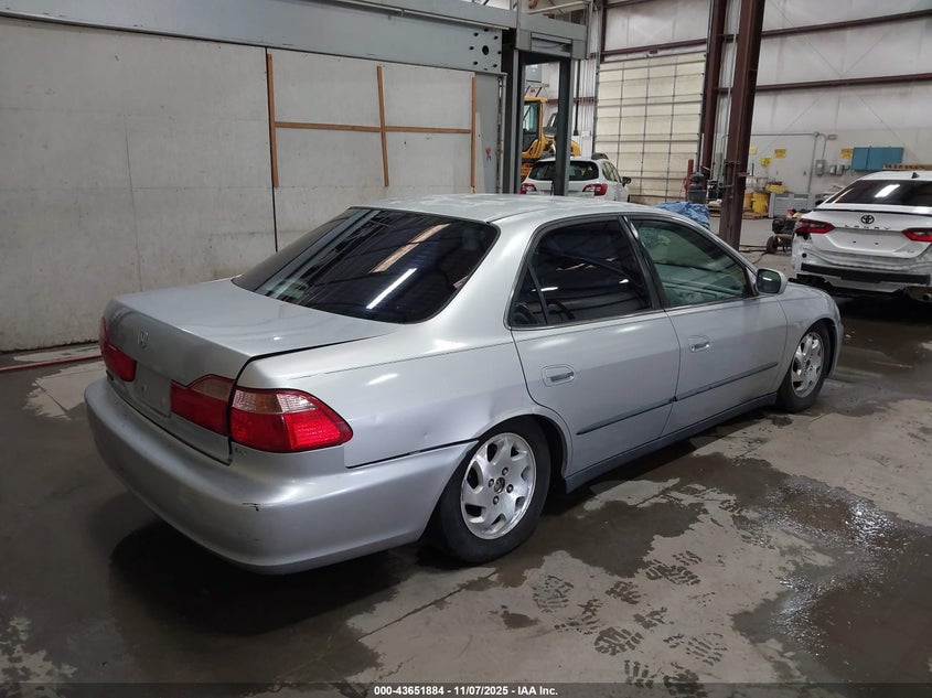 JHMCG5545YC040830 2000 HONDA ACCORD photo no. 4