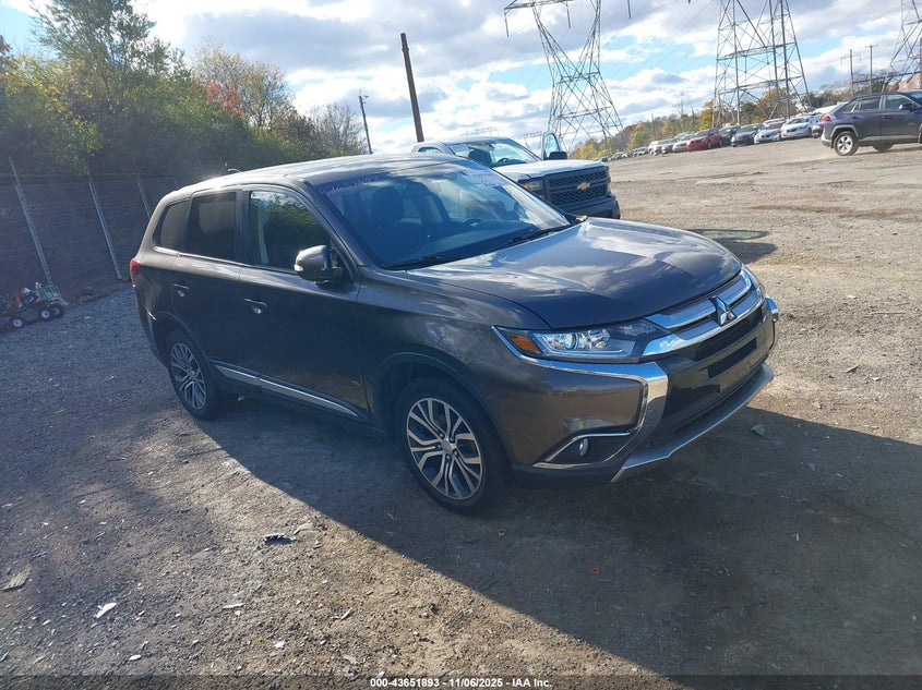 MITSUBISHI OUTLANDER SE